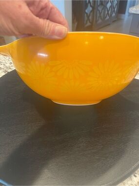 VTG PYREX Daisy mixing bowl